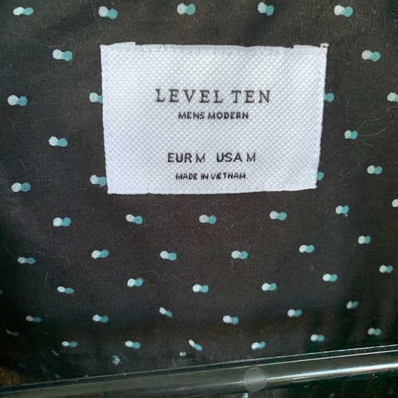 Level ten button down - Picture 4 of 4